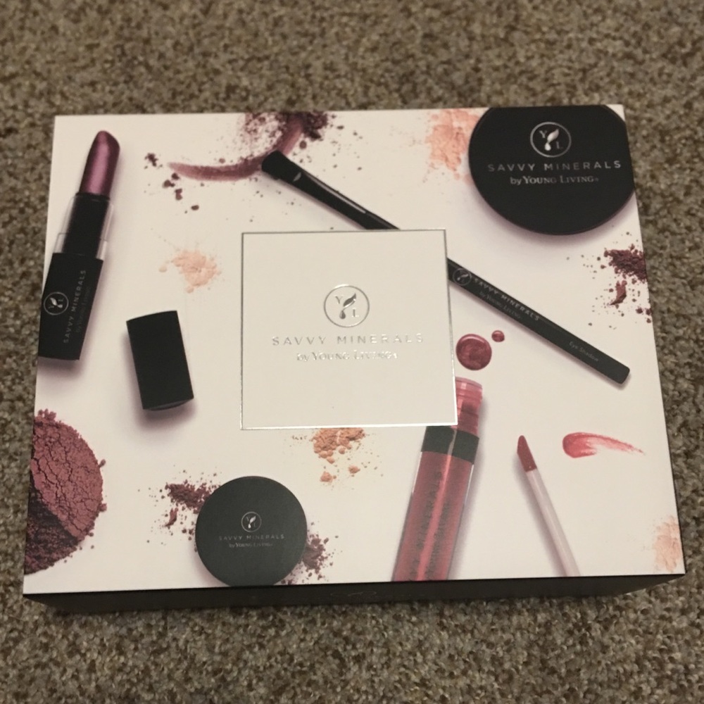Young Living Savvy Mineral Kit, Dark 1